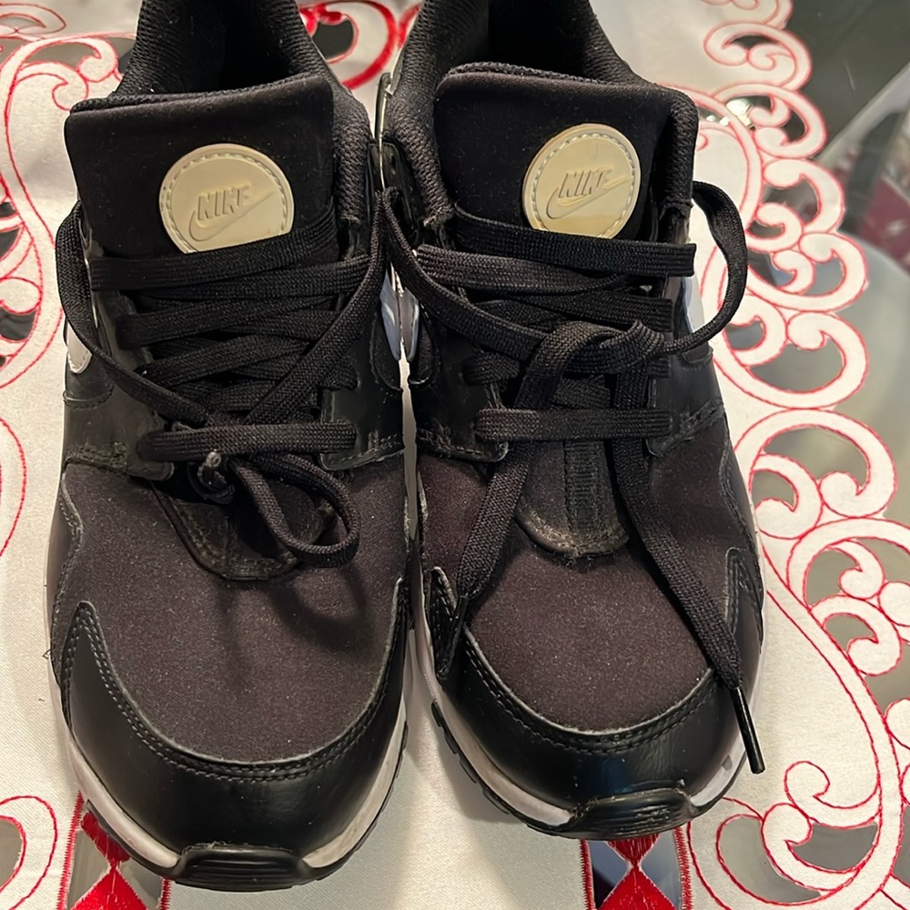 Nike Sneakers Black 7.5